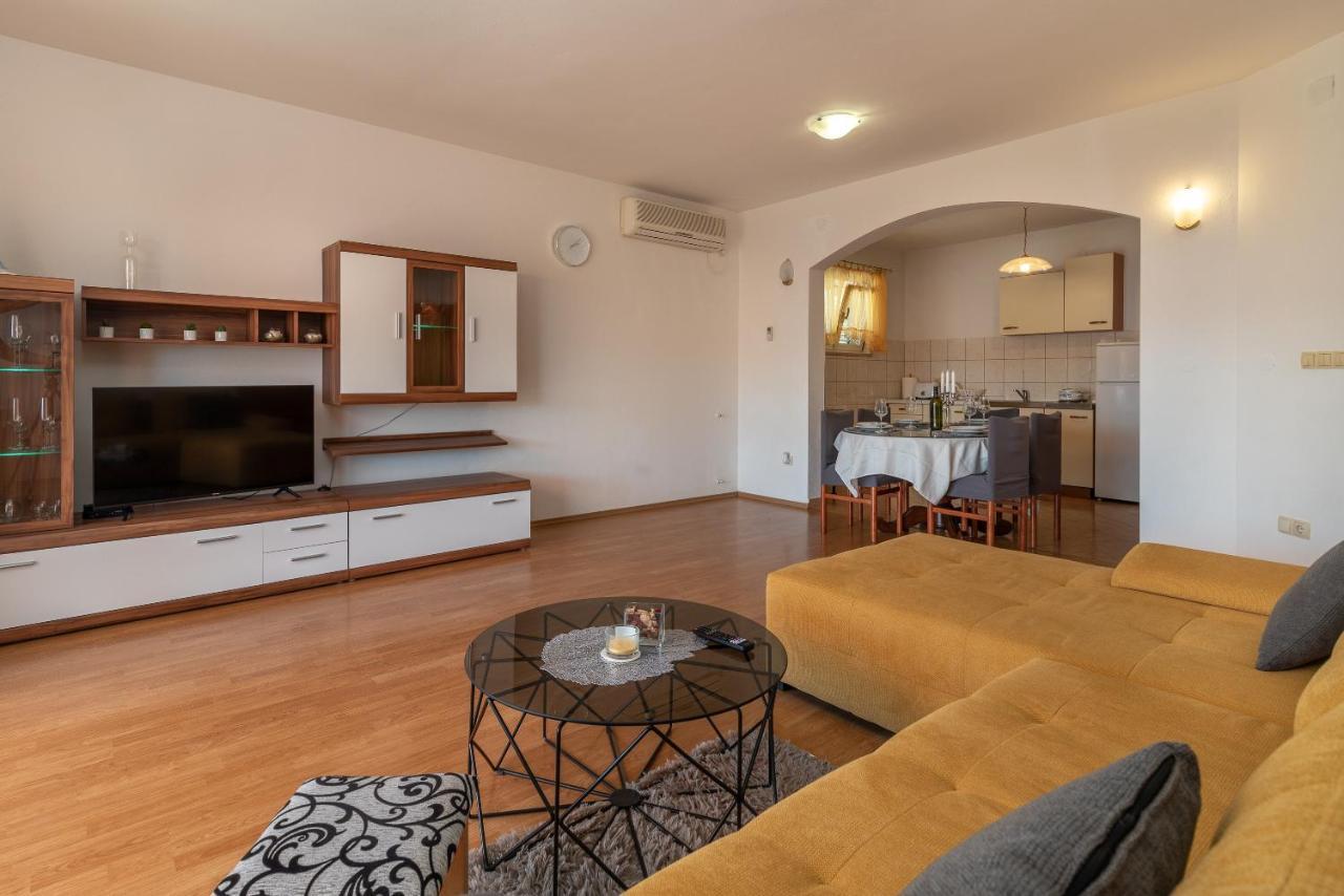 Comfortable Apartment Near The Sea โตรกีร์ ภายนอก รูปภาพ