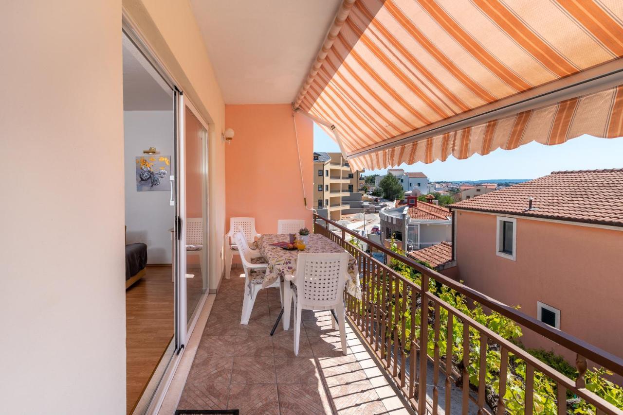 Comfortable Apartment Near The Sea โตรกีร์ ภายนอก รูปภาพ
