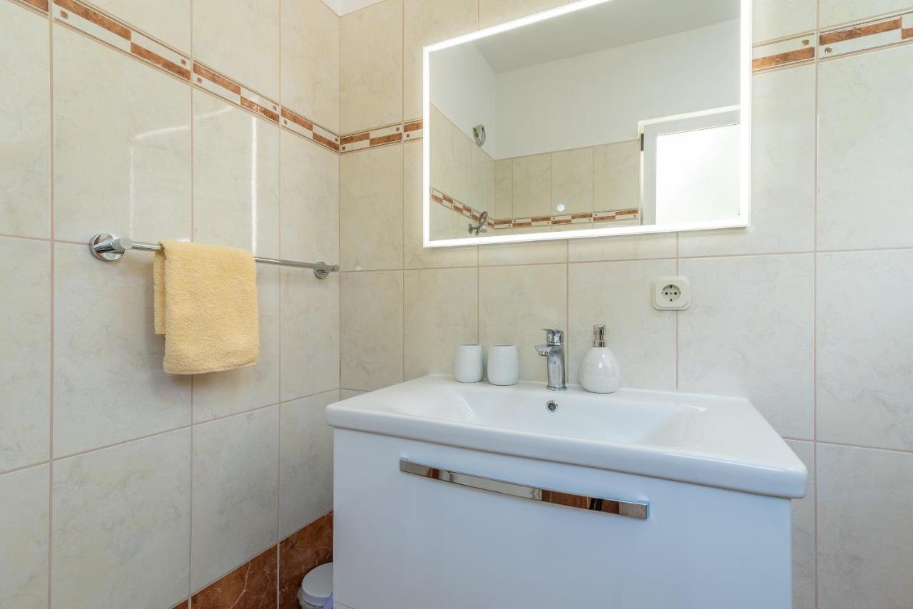 Comfortable Apartment Near The Sea โตรกีร์ ภายนอก รูปภาพ