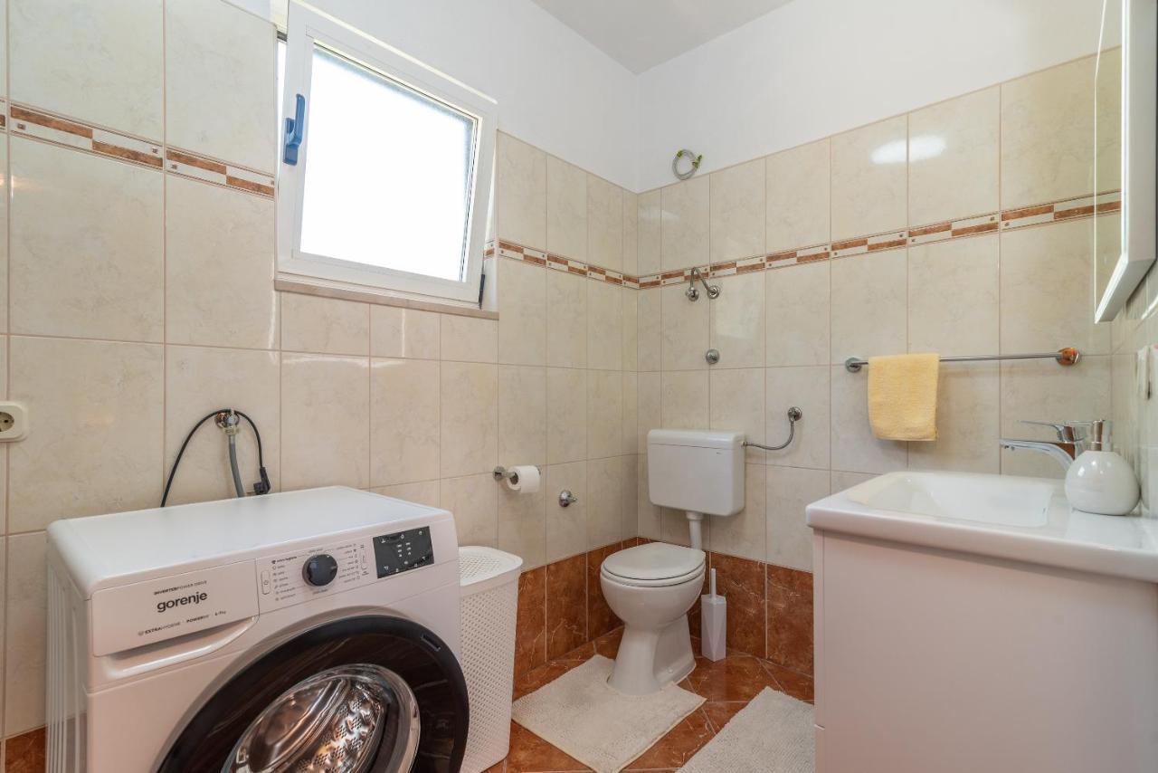 Comfortable Apartment Near The Sea โตรกีร์ ภายนอก รูปภาพ