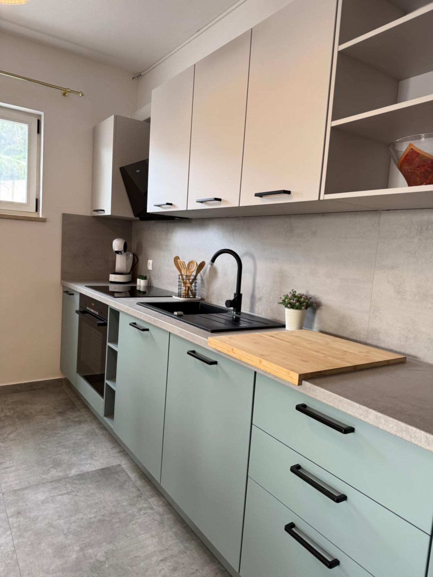 Comfortable Apartment Near The Sea โตรกีร์ ภายนอก รูปภาพ